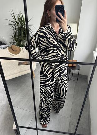 Костюм з класичним брюками