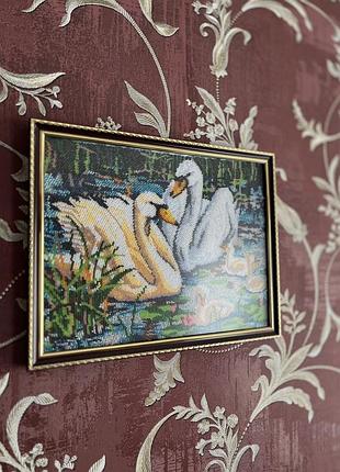 Картина «лебедина родина», вишита бісером, в рамі