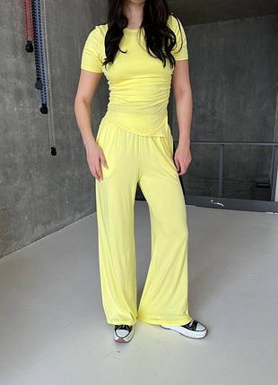 Костюм двійка віскозний жіночий футболка асиметрія штани палаццо стильний повсякденний літній комплект жовтий лимонний