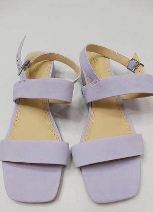 Продам босоножки clarks