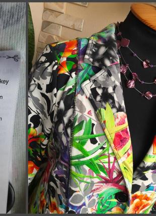 Трикотажный пиджак с ярким цветочным принтом большого размера4 фото