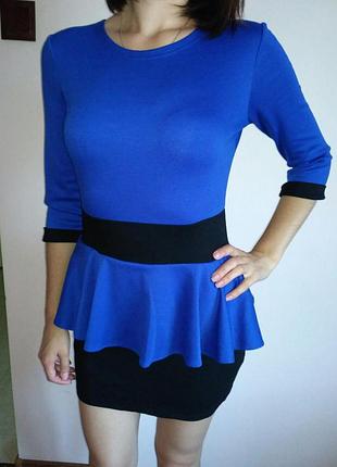 Плаття з баскою