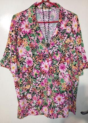 Натуральна-стрейч легка блузка у квітковий принт батал h&m