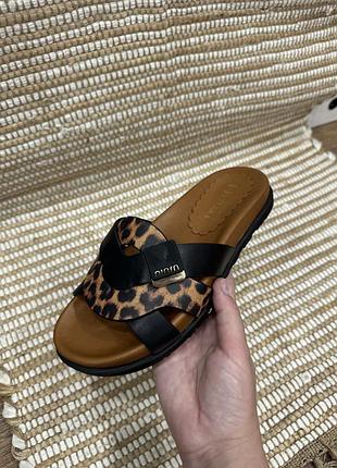 Шльопанці шкіряні