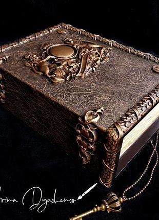 Шкатулка-книга,скринька "геральдичні леви"4 фото