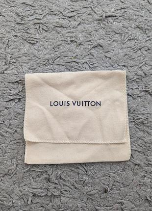 Оригинальный мешочек от кошелька louiss vuitton, состояние идеальное, размер 15 х 13 см.