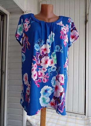 Новая красивая трикотажная блуза со стразами