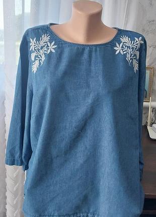 Красива джинсова блуза