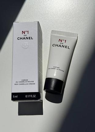Крем для обличчя з екстрактом червоної камелії chanel noir n1 de chanel noir red camellia cream мініатюри 5ml