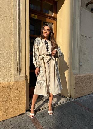 Шикарна сукня в етнічному стилі з розкішною чорною вишивкою😍