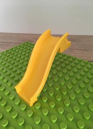Горка для конструкторов лего дупло (желтый)