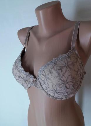 Очень красивый кружевной  бюстгальтер от бренда f&f