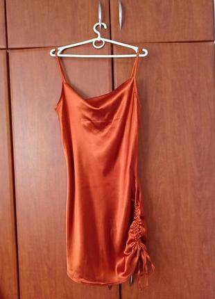 Атласовое платье сарафан pretty little thing,m-l