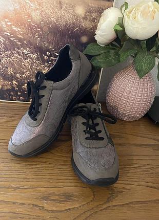 Жіночі кросівки remonte