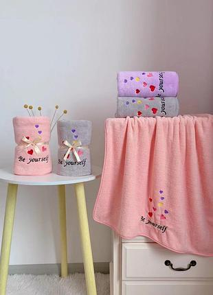 Полотенца "будь собой" с окантовкой и рисунком в ассортименте. 68х136 см.