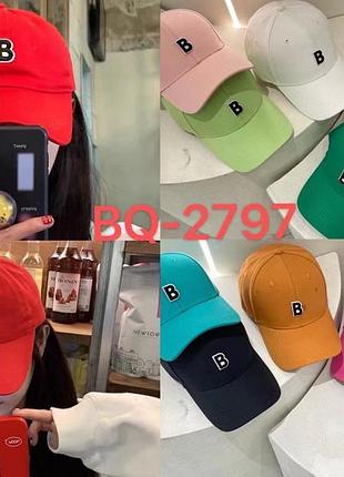 Бейсболка-кепка однотонна літня в асортименті. літера "в". стильні головні убори.