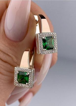 Сережки серебряные с зелеными камнями