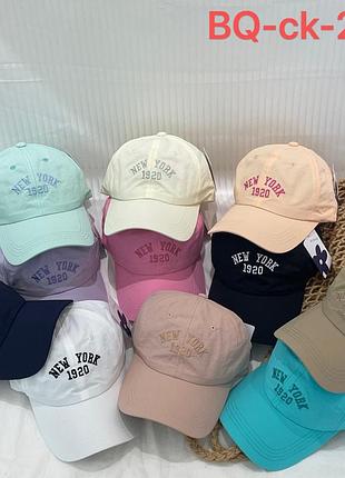 Бейсболка-кепка унисекс однотонная летняя с надписями в ассортименте. нью-йорк. стильные головные уборы.