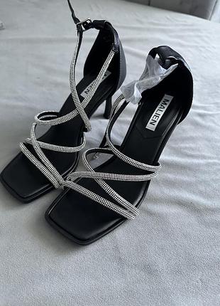 Босоніжки жіночі нарядні блискучі срібні  36 розмір