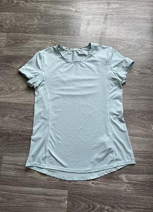 Спортивна футболка