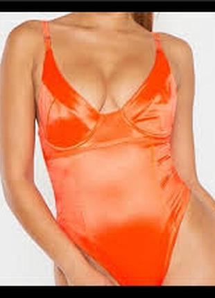 Яркий атласный боди