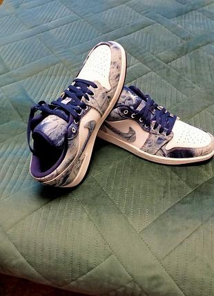 Кросівки   First Look at the Air Jordan 1 High OG Taxi