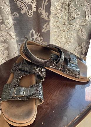 Босоніжки дитячі