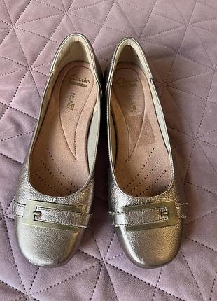 Туфлі clarks 38 розмір шкіряні золоті 24см