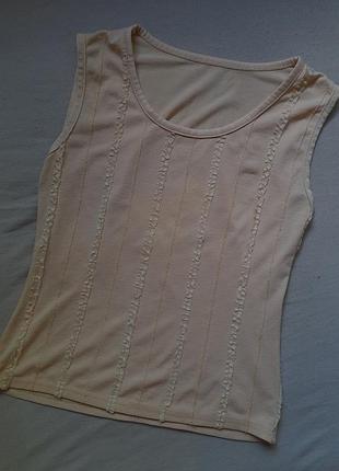 Бежева блузка без рукавів