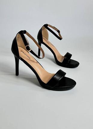 Базові чорні босоніжки на шпильці класичні босоніжки чорні на підборах босоніжки на каблуку