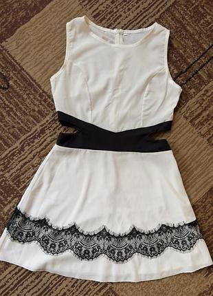 Сукня з мереживом