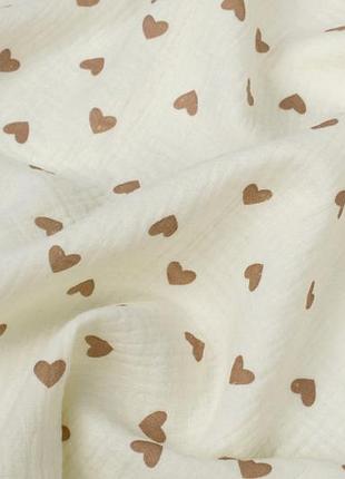 Отрез  муслина сердечки коричневые на ванильном 24х135 см