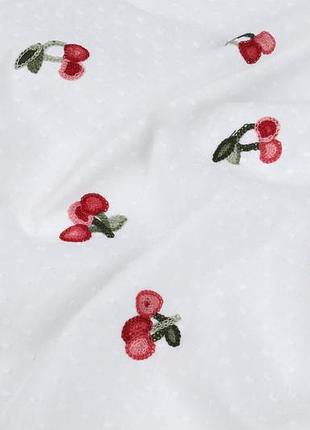 Батист з вишивкою черешні