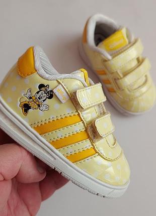 Оригінальні adidas р20 довжина устілки по факту 12.5см