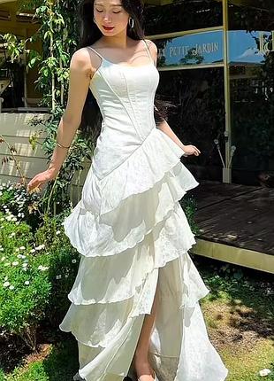 Шикарная корсетное платье на бретельках в пол ванами с разрезом на одной ноге