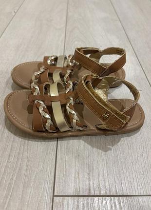 Босоніжки на дівчинку