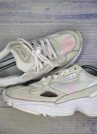 Кроссовки adidas ozweego