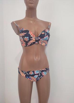 Стильній купальник 70-75 с-d новое состояние