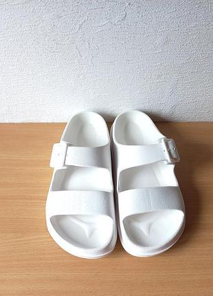 Классные шлепанцы primark 37 р. стелька 23,5 см.