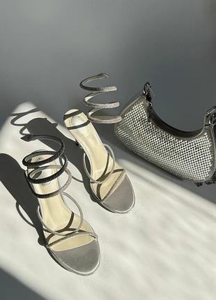 Срібні босоніжки на каблуку з стразами босоніжки з камінчиками на підборах босоніжки на шпильці