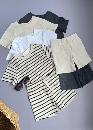 В наявності футболки та шорти h&m 98/104,122 см