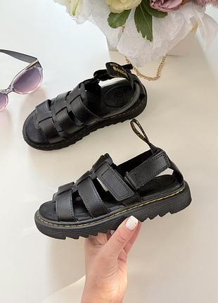 Шкіряні босоніжки , фірмові dr.martens 32 р