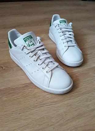 Adidas. кроссовки