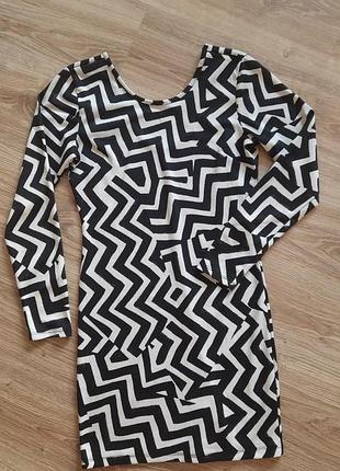 Платье черно-белое