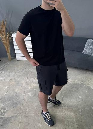 Мужской летний комплект split темно-серые шорты черная базовая футболка