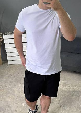 Чоловічій літній комплект split чорні шорти біла базова футболка