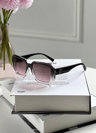 Изысканные женские очки, сочетающие модный дизайн и надежную защиту.