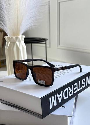 Мужские очки polarized – это стильный и функциональный аксессуар, который обеспечивает защиту