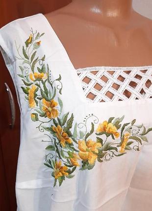 Белая вискозная блуза без рукавов с вышивкой ручной работы