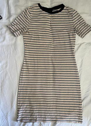 Облягаюча сукня в смужку